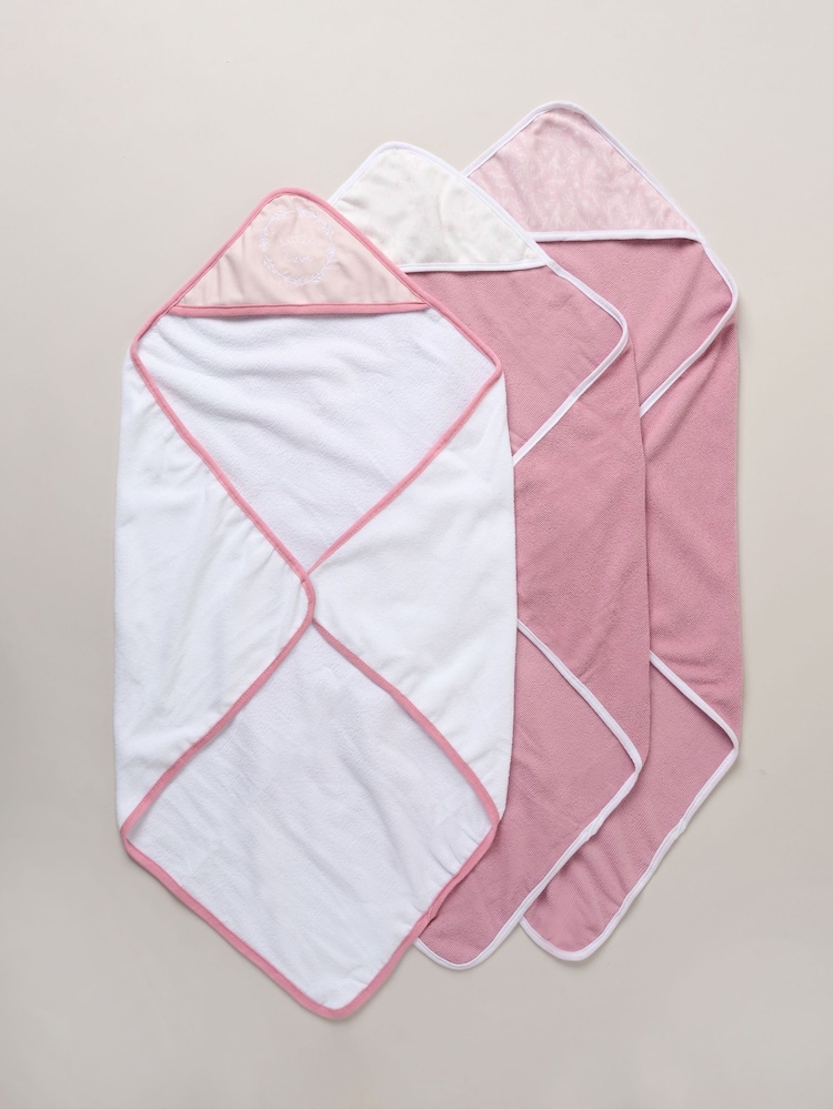 Snuggle Tots Hooded Towels and Wash Cloths 3 Pack - Image 2 of 3 Snuggle Tots Hooded Towels and Wash Cloths 3 Pack - Image 2 of 3