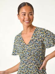 Roman Black Petite Floral Crinkle Dress - Image 4 of 5