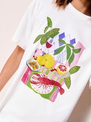 Encontro para jantar - Camiseta com estampa gráfica Friends Like These - Imagem 2 de 4