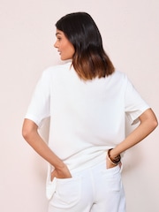 Encontro para jantar - Camiseta com estampa gráfica Friends Like These - Imagem 3 de 4