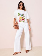Encontro para jantar - Camiseta com estampa gráfica Friends Like These - Imagem 4 de 4