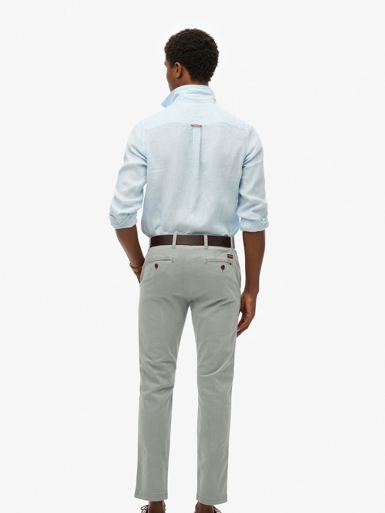 Pantalones chinos International de Superdry - Imagen 5 de 5