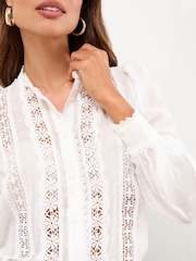 Blusa Lipsy Lace com Gola V - Imagem 3 de 4