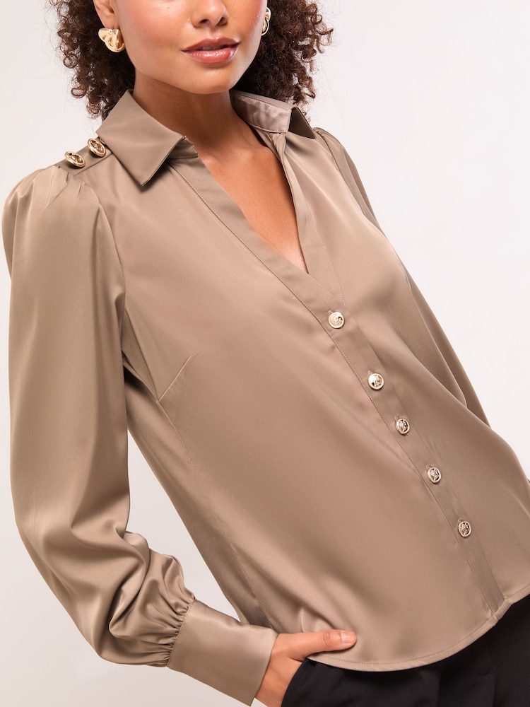 قميص ستان بتفصيل أزرار طراز عسكري من Lipsy - صورة 2 من 4 قميص ستان بتفصيل أزرار طراز عسكري من Lipsy - صورة 2 من 4