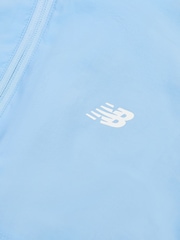 أزرق - سترة رياضية مبطنة مُزينة بقماش شبكي Wind Cheater من New Balance Kids - صورة 8 من 8