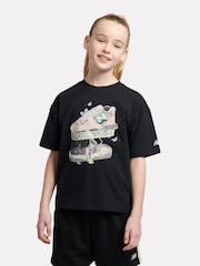 أسود - New Balance Kids Fitness Centre Illustrated Graphic 100% Cotton T-Shirt - صورة 1 من 7