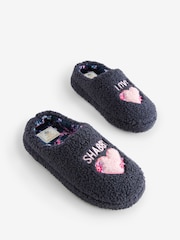 Shabby Chic by Rachel Ashwell® Navy Hearts Borg Mule Slippers - صورة 3 من 7