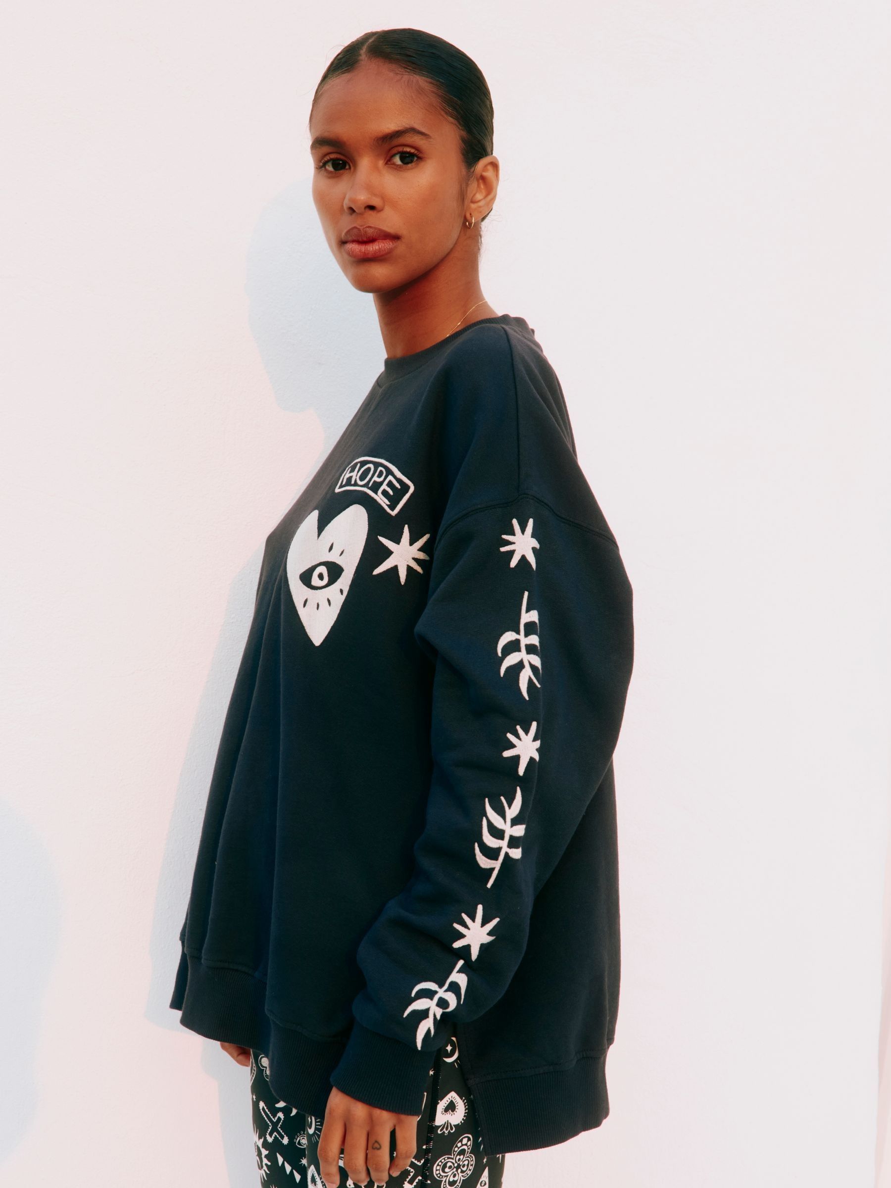 半額以下【24fw即完】SEE SEE CREW SWEAT BLACK Buy Never Fully Dressed Charcoal Grey Embroidered Print Crew Neck