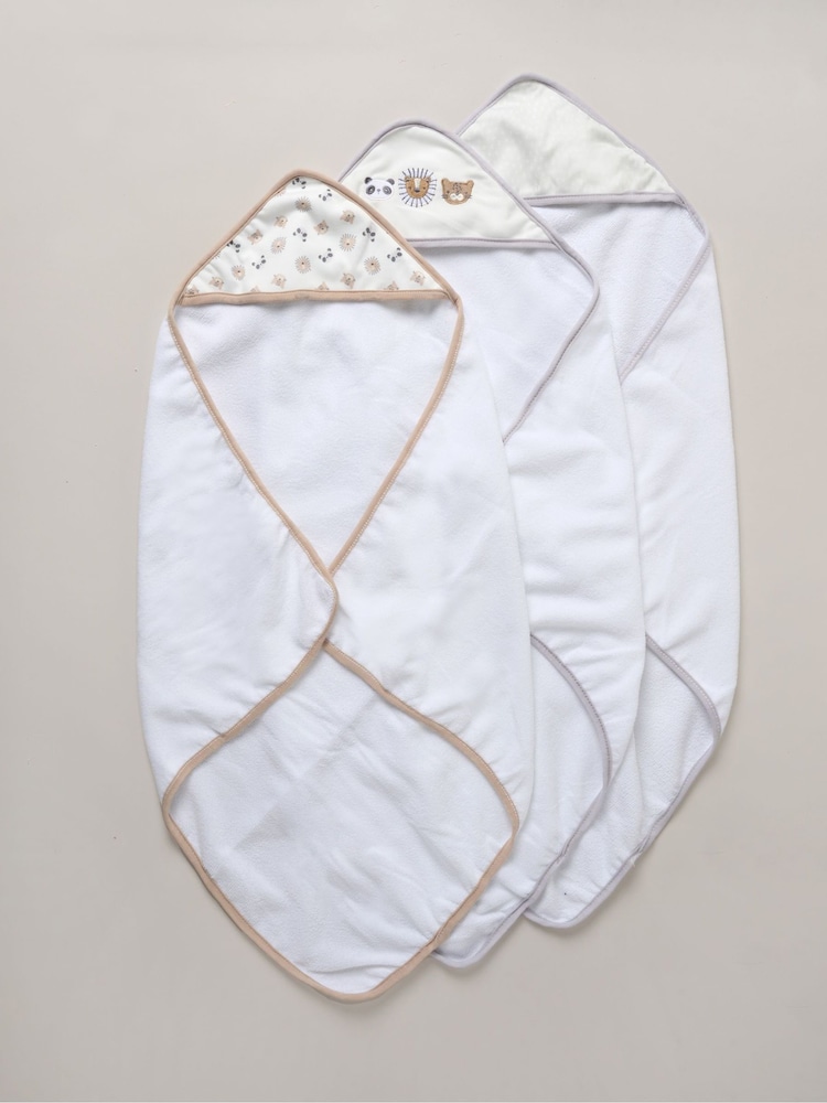 Snuggle Tots Hooded Towels and Wash Cloths 3 Pack - Image 2 of 3 Snuggle Tots Hooded Towels and Wash Cloths 3 Pack - Image 2 of 3