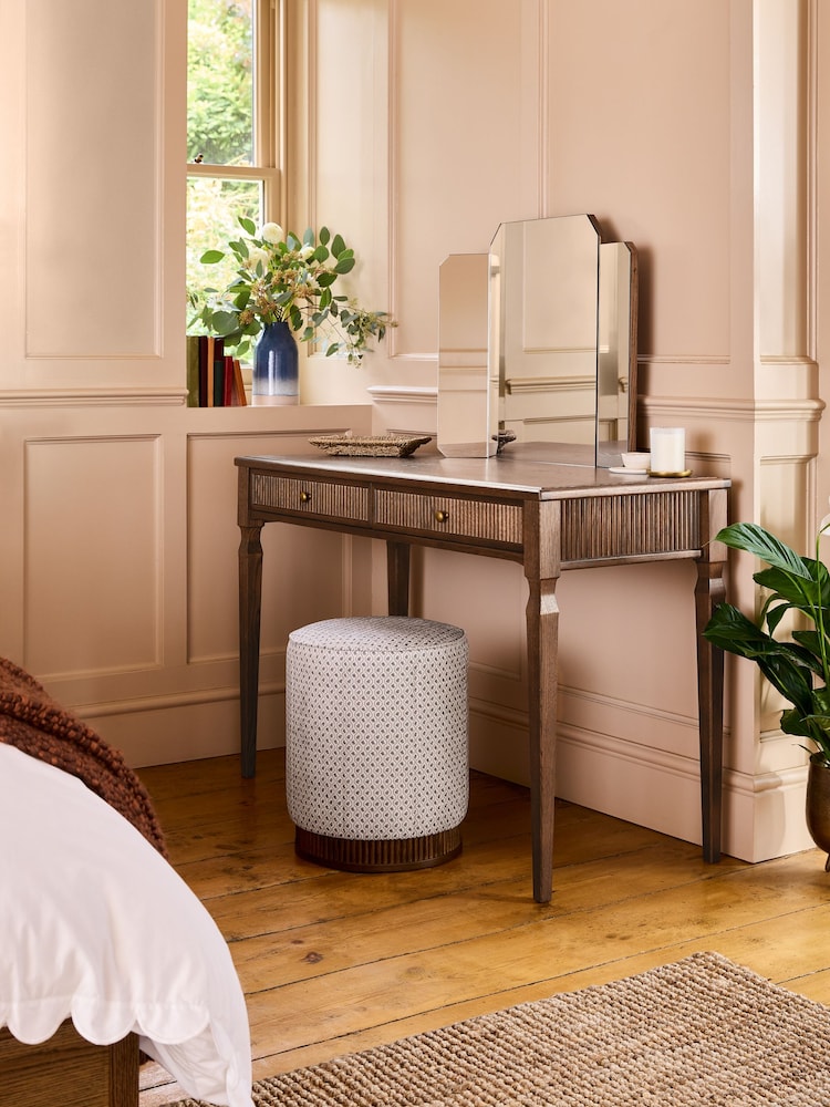 Laura Ashley Dark Stain Oak Barcombe Dressing Table - Image 2 of 9