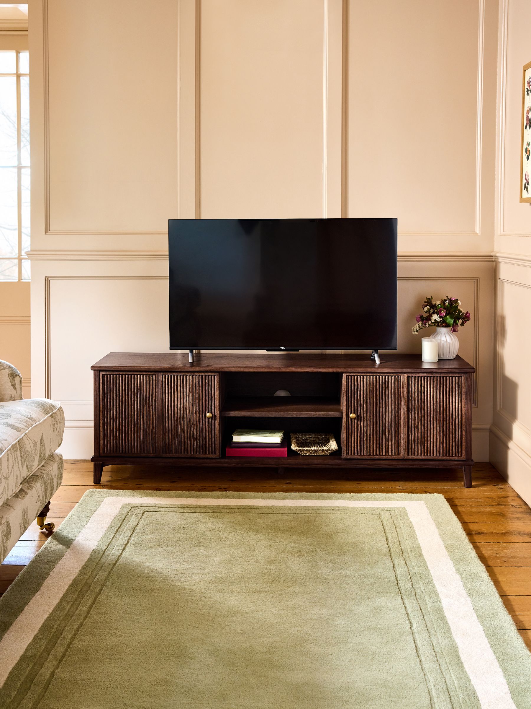 【人気】Laura Ashley テレビボード Buy Laura Ashley Dark Stain Oak Barcombe Up to 50 inch TV Unit