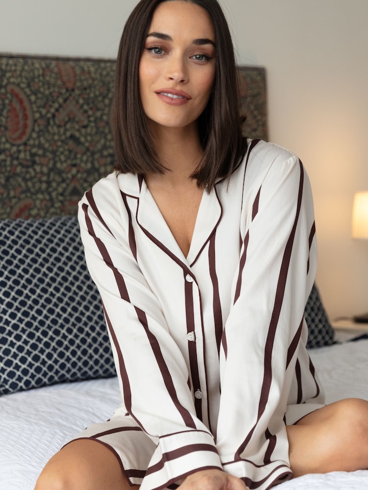 Bruin/wit - Fable and Eve Long Sleeve Nightshirt - Image 1 of 4