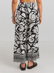 Simply Be White Beach To Beach Shell Print Wide Trousers - Image 2 of 4