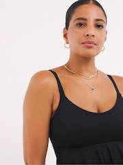 Traje de baño moldeador con efecto reductor y volantes Magisculpt de Simply Be - Imagen 3 de 4