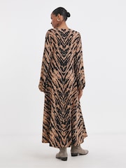 JD Williams Brown Textured Animal Print Jersey Seam Front Maxi Brown Dress - Image 2 of 4
