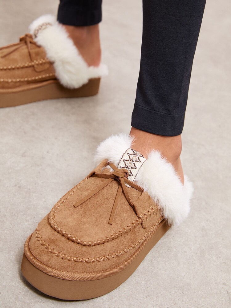 Hellbraun - Friends Like These Faux Fur Lined Whipstich Mule Slippers - Bild 2 von 4