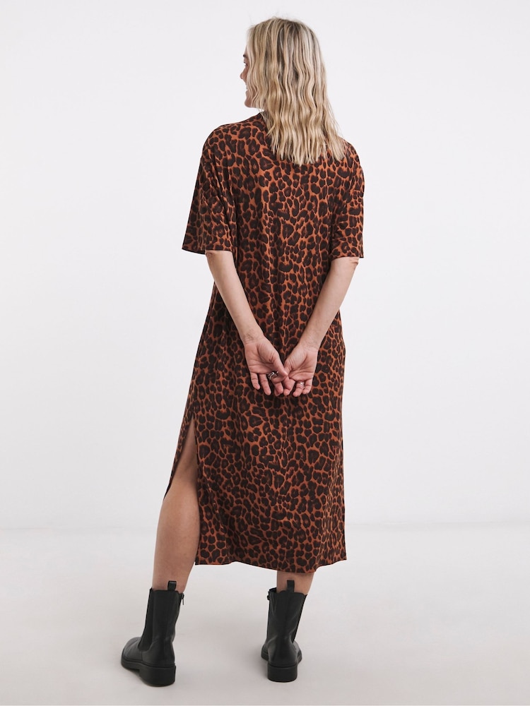 JD Williams Red Soft Touch Leopard Print Half Sleeve Midi T-Shirt Dress - Image 2 of 4