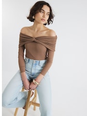 River Island Ruched Long Sleeve Bardot Top - Imagen 3 de 4