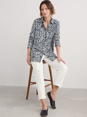 Azul - Seasalt Cornwall Dove Plant Jersey Button Through Shirt - Imagen 3 de 5