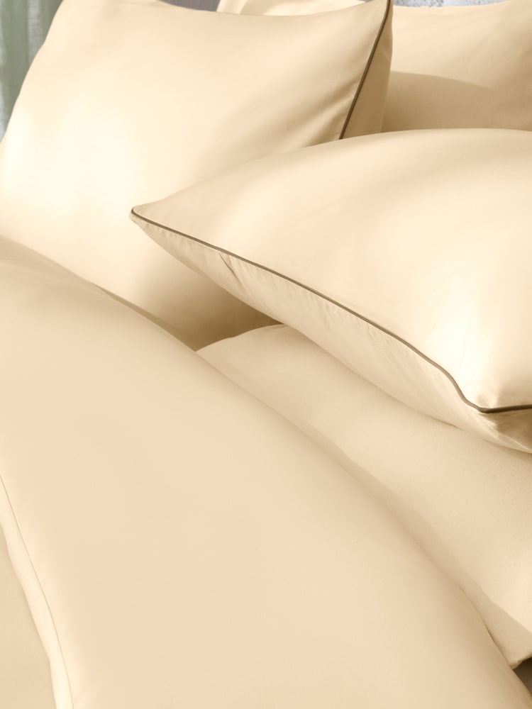 Dark Green Cotton Rich Piped Edge Duvet Cover and Pillowcase Set - Image 2 of 4