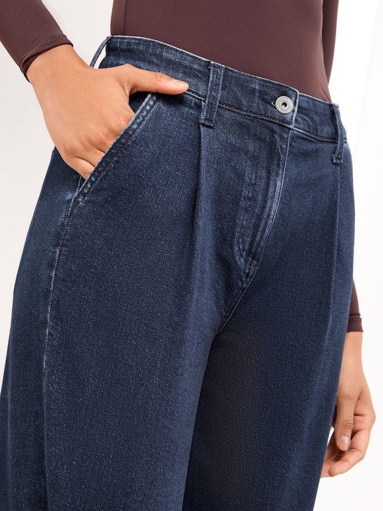 Lipsy Rinse Wash Petite Pintuck Wide Leg Tailored Jeans - Image 2 of 4