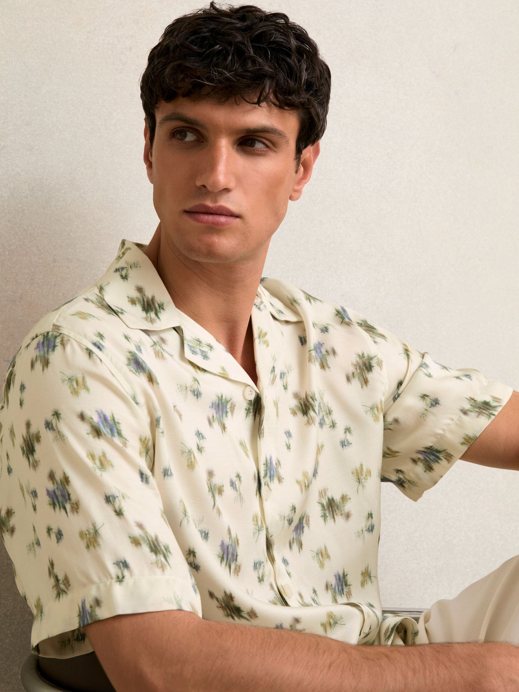 Reiss Off White Abstract-floral Print Cuban-collar Shirt In Neutral