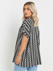Yours Curve Abstract Crinkle Short Sleeve Shirt - Bild 2 von 5