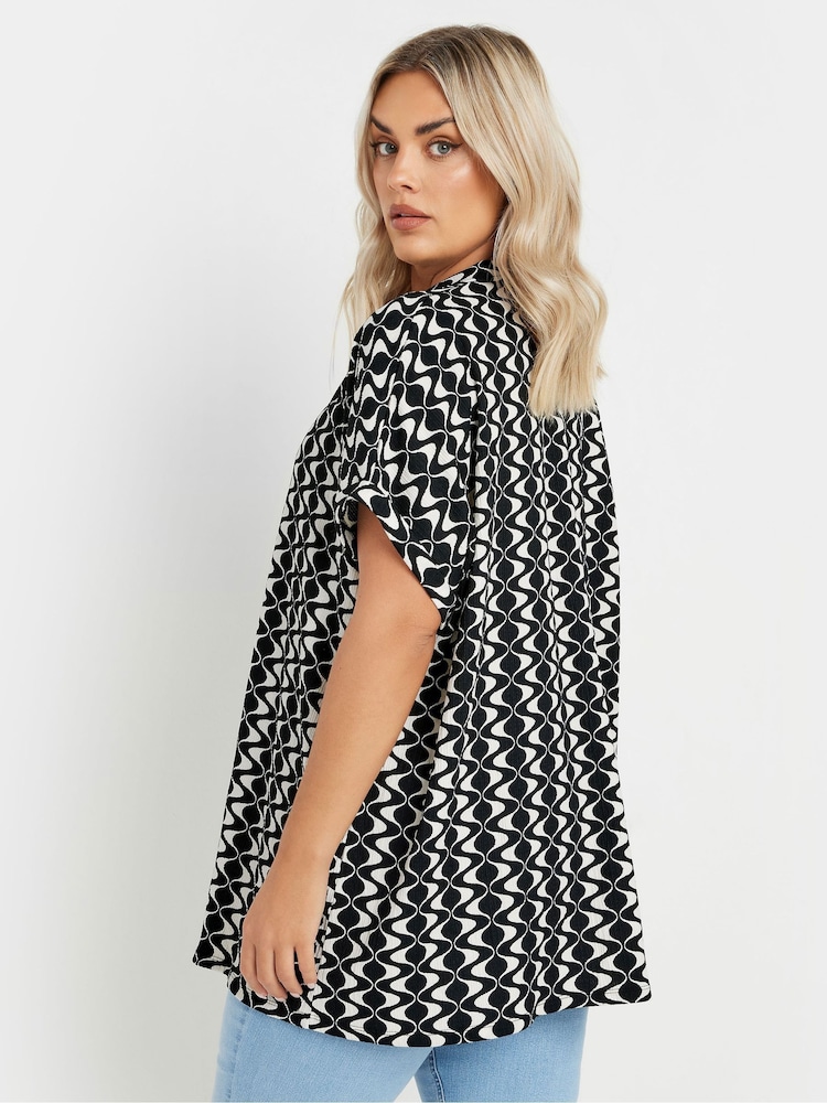 Yours Curve Abstract Crinkle Short Sleeve Shirt - Bild 2 von 5