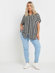 Yours Curve Abstract Crinkle Short Sleeve Shirt - Bild 4 von 5