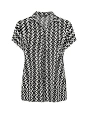 Yours Curve Abstract Crinkle Short Sleeve Shirt - Bild 5 von 5