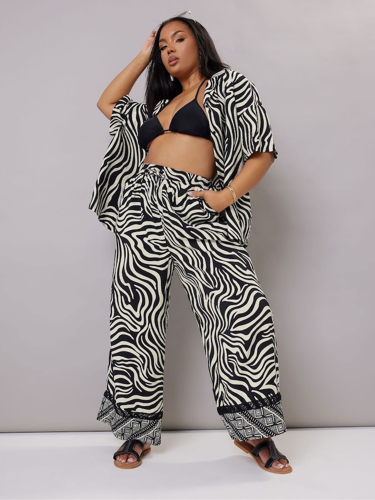 Yours Curve Black Airflow Short Sleeve Co-Ord Shirt - Image 3 of 5