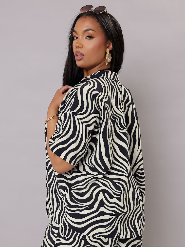Yours Curve Black Airflow Short Sleeve Co-Ord Shirt - Image 4 of 5