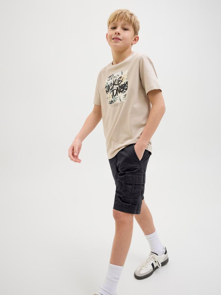 JACK & JONES JUNIOR Relaxed Fit 100% Cotton Cargo Shorts - Image 2 of 7 JACK & JONES JUNIOR Relaxed Fit 100% Cotton Cargo Shorts - Image 2 of 7