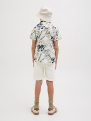 كريمي ـ قميص بكُم قصير بطبعة استوائية للأطفال الصغار من JACK & JONES - صورة 2 من 4