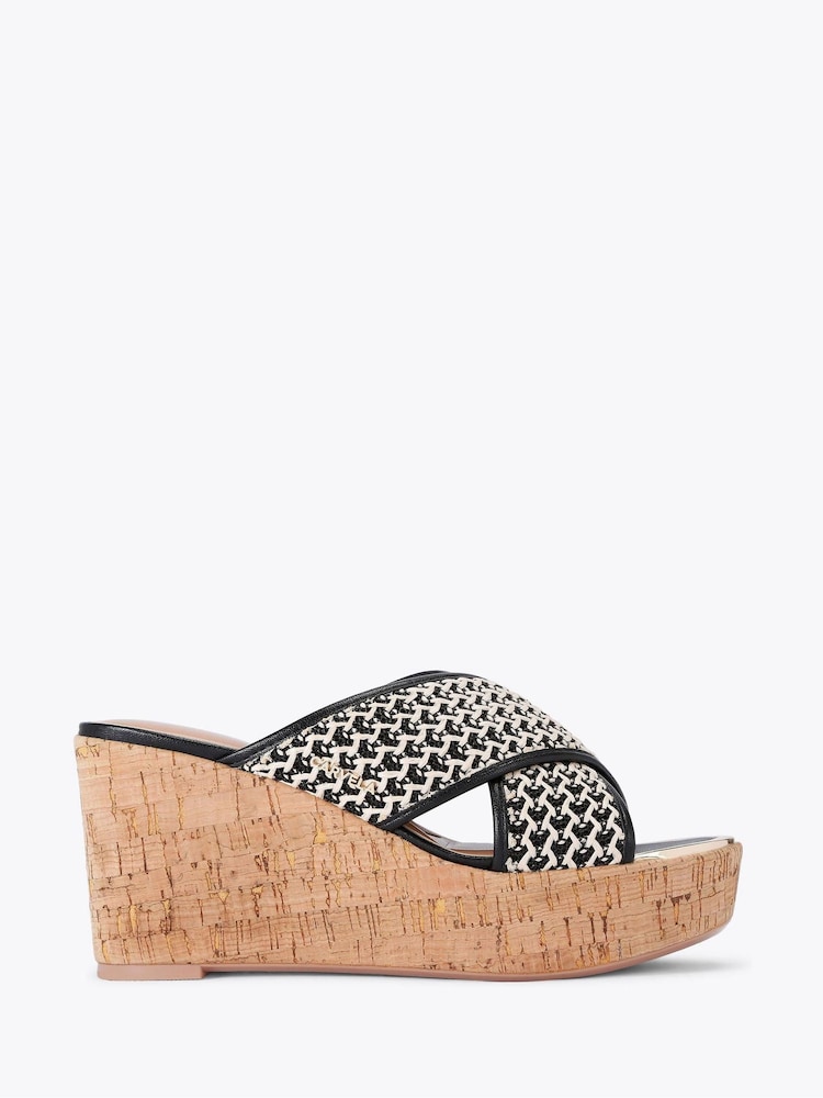 Schwarz - Carvela – Sorrento – Sandalen mit Keilabsatz in Schwarz - Bild 1 von 4 Schwarz - Carvela – Sorrento – Sandalen mit Keilabsatz in Schwarz - Bild 1 von 4