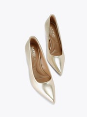 Dorado - Carvela Black Corletta Court Shoes - Imagen 2 de 4