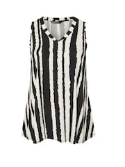 Yours Curve Black Elevated Rib Vest - Image 5 of 5