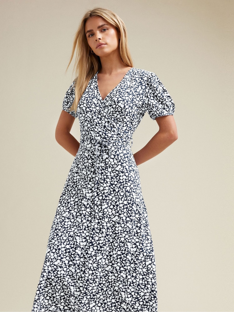 Azul - M&Co Petite Jersey Floral Print Wrap Dress - Imagen 1 de 6