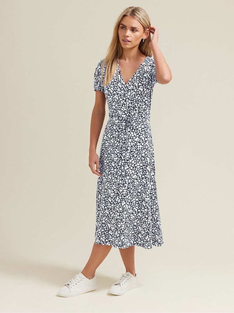 Blau - M&Co Petite Jersey Floral Print Wrap Dress - Bild 2 von 6 Blau - M&Co Petite Jersey Floral Print Wrap Dress - Bild 2 von 6