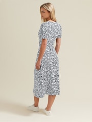 Azul - M&Co Petite Jersey Floral Print Wrap Dress - Imagen 3 de 6