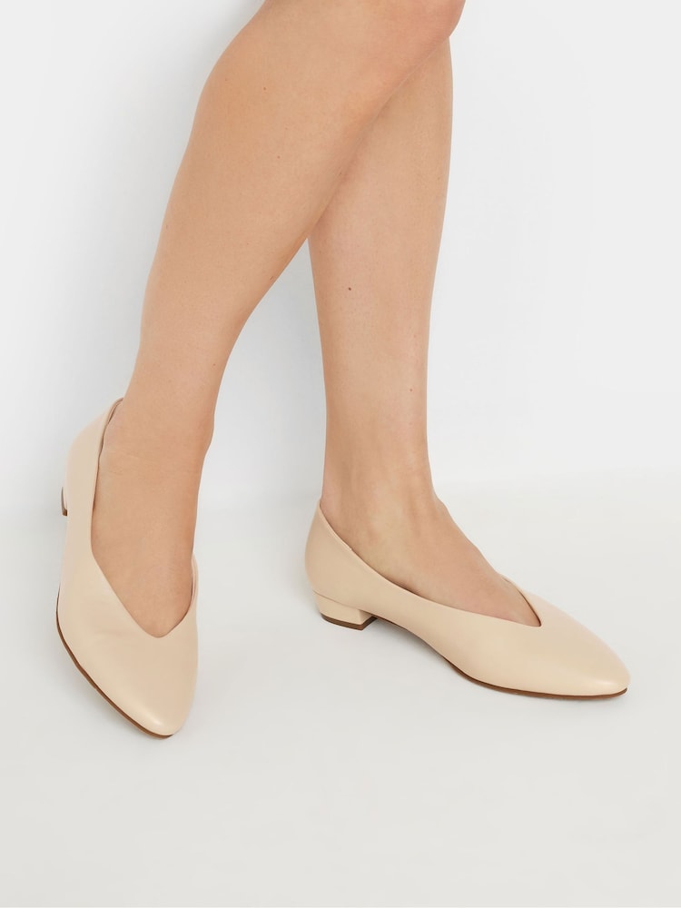 Creme - Long Tall Sally Low Block Almond Court Shoes - Imagem 1 de 5