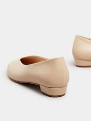Creme - Long Tall Sally Low Block Almond Court Shoes - Imagem 4 de 5