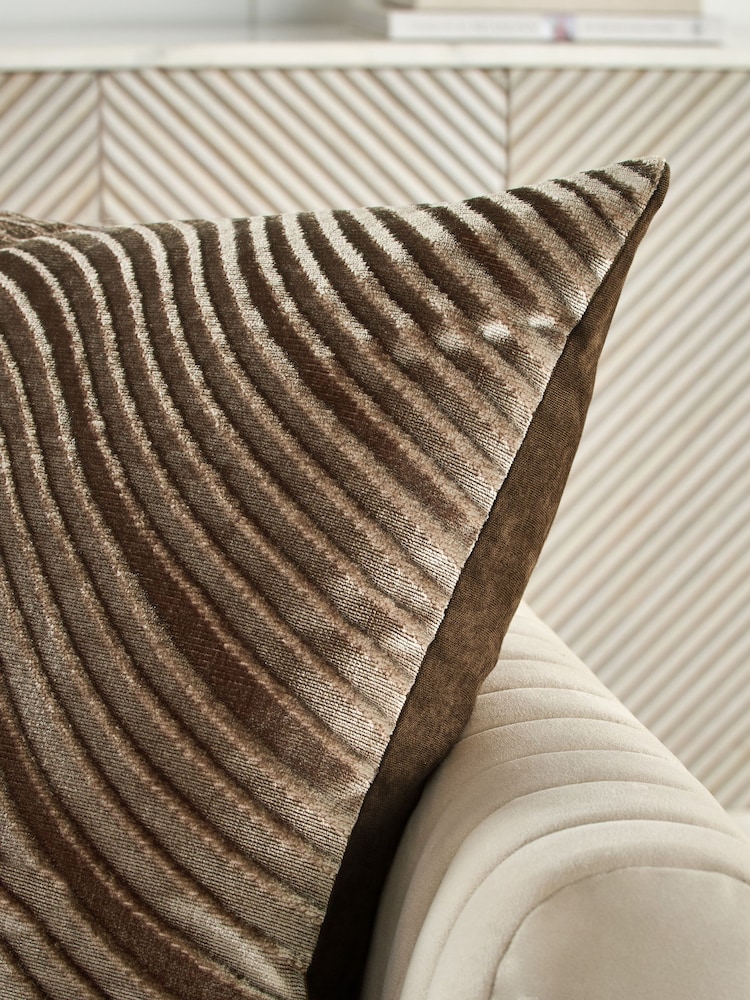 Velvet Curve Cushion - Изображение 2 из 5 Velvet Curve Cushion - Изображение 2 из 5
