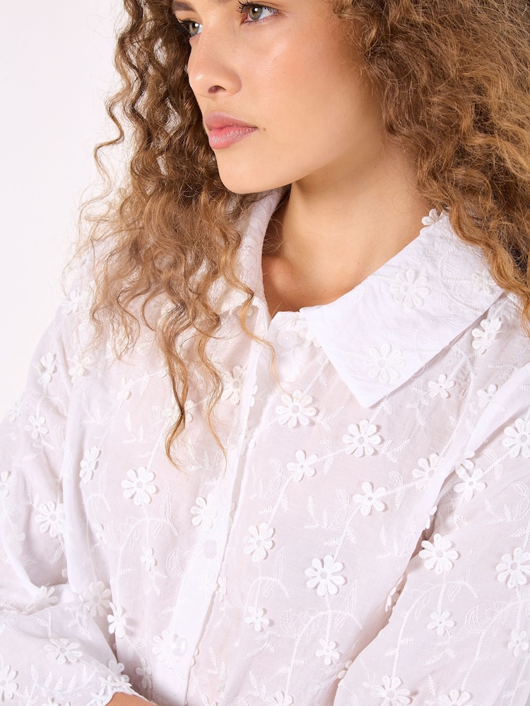 Apricot White 3D Floral Print Embroidered Crop Shirt - Image 3 of 5