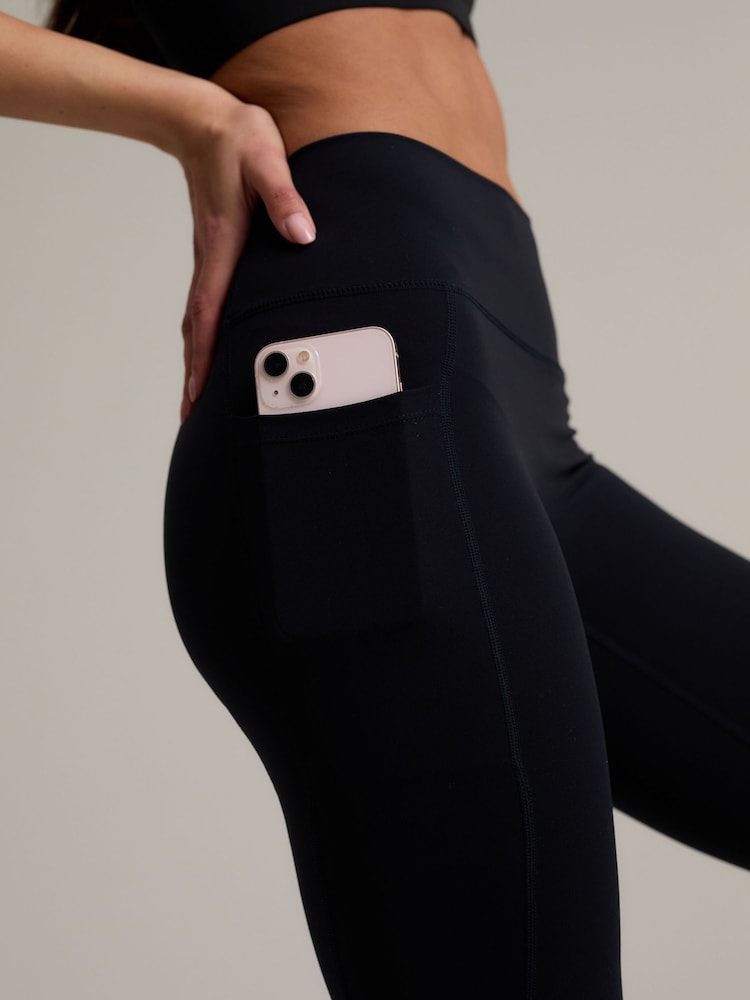 Chelsea Peers Black SoftSculpt Flared Leggings - Image 3 of 5