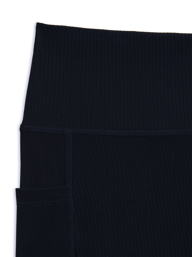 Schwarz - Chelsea Peers SoftSculpt Rib Flared Leggings - Bild 3 von 3 Schwarz - Chelsea Peers SoftSculpt Rib Flared Leggings - Bild 3 von 3