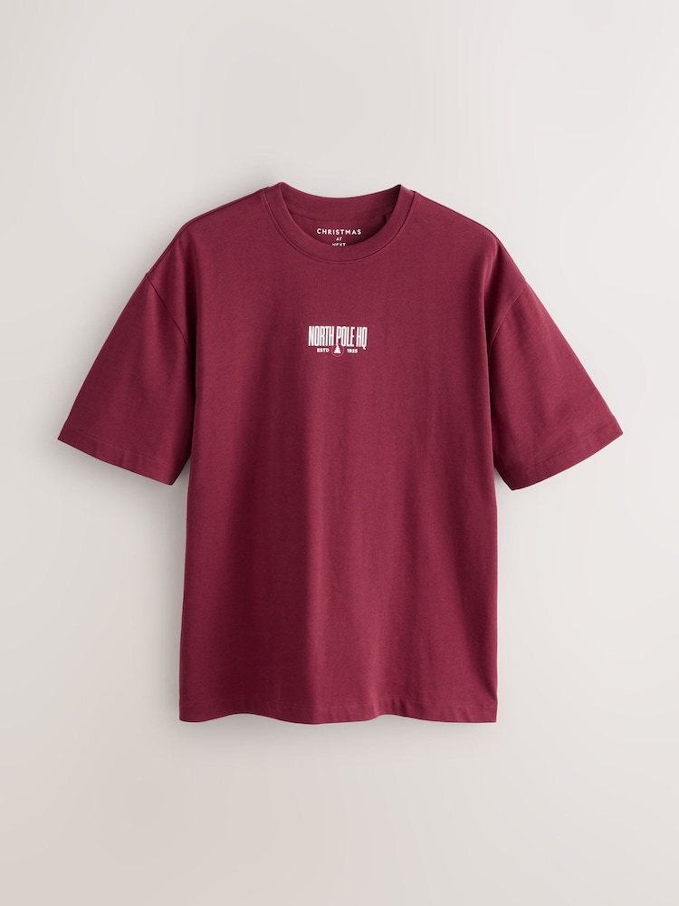 Texto Vermelho Borgonha - Ajuste descontraído - Camiseta de Natal - Imagem 2 de 4