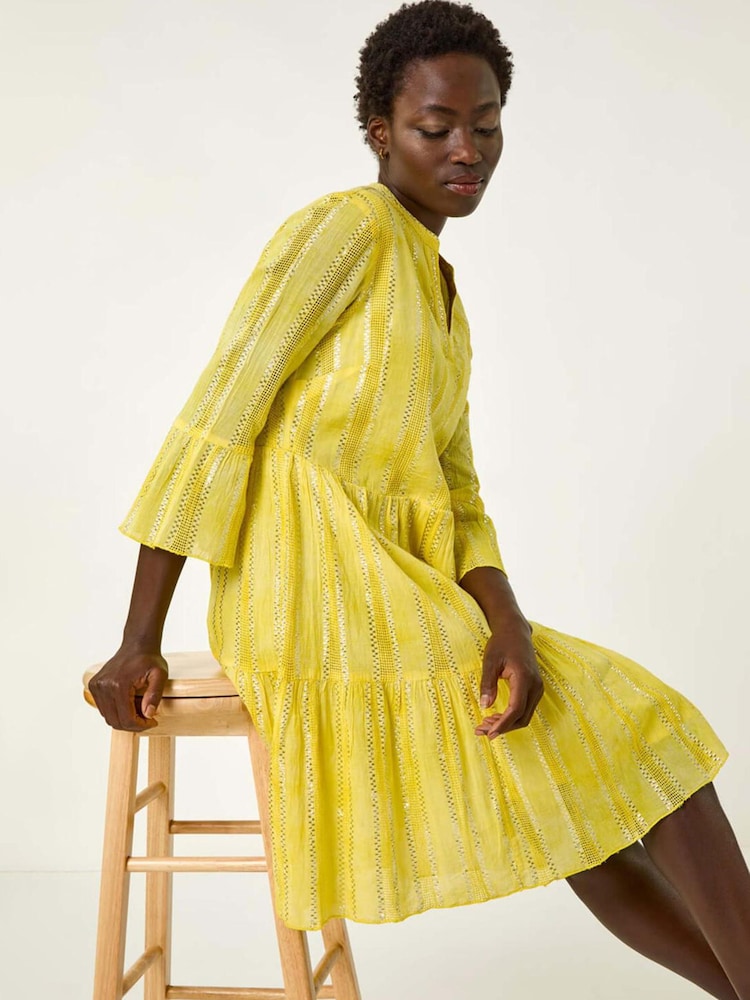 Gelb - Roman Tie Dye Print Shimmer Smock Dress - Bild 1 von 5 Gelb - Roman Tie Dye Print Shimmer Smock Dress - Bild 1 von 5