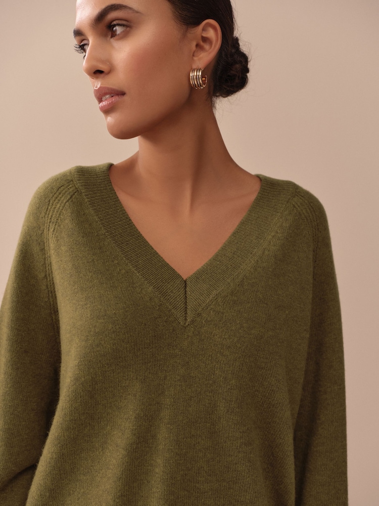Green 100% Merino Wool N. Premium V-Neck Jumper - Image 5 of 5