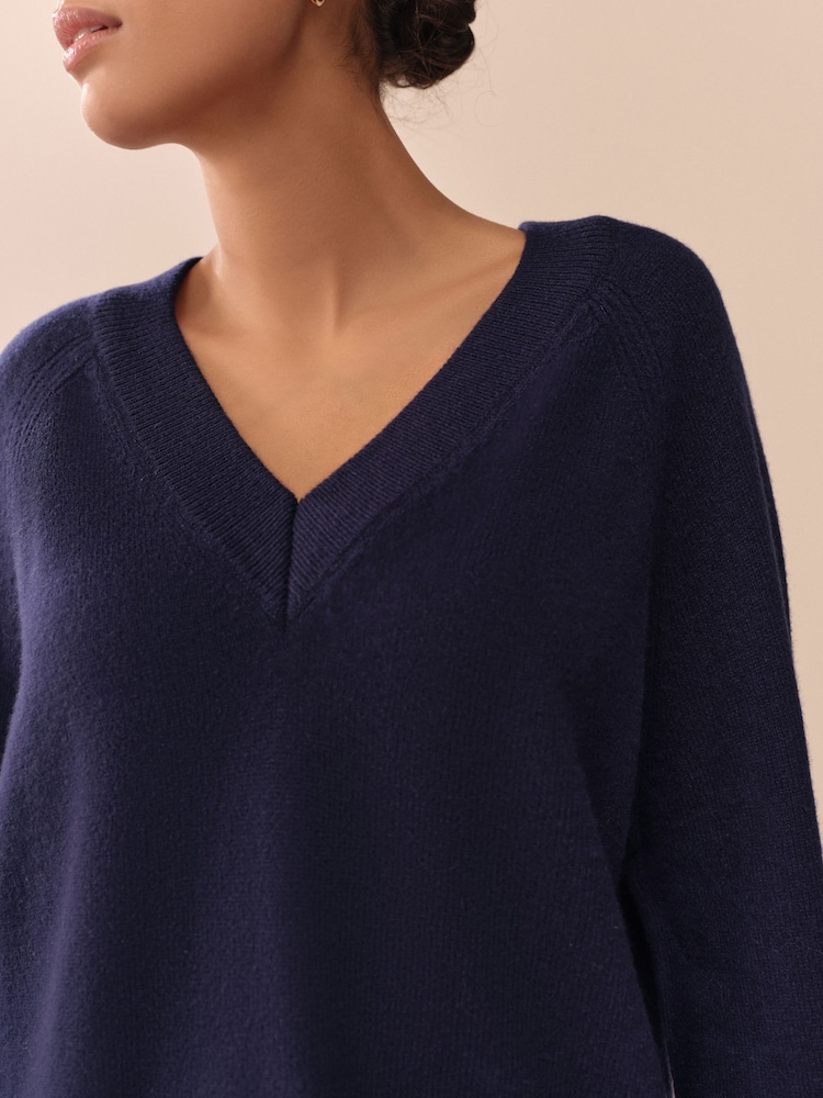Navy Blue 100% Merino Wool N. Premium V-Neck Jumper - Image 5 of 5